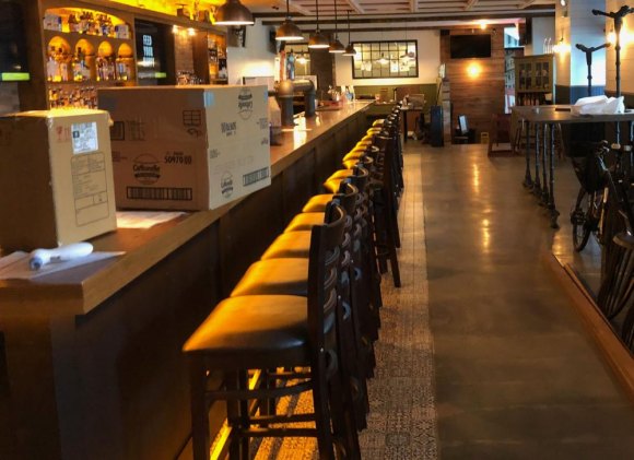 Roosevelt Island Dine-In Restaurants Gear Up For Fall A quick view of pleasures to come, indoor seating at Granny Annie's is almost ready.